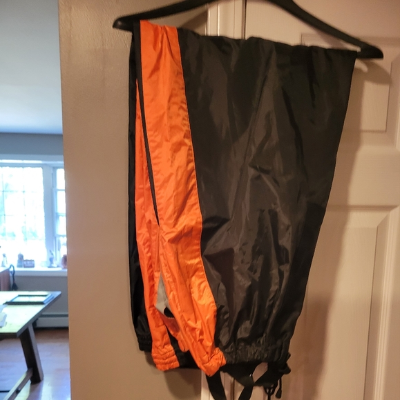 Ladies rain suit. This is not HD brand but is HD colors - Picture 3 of 3